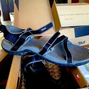 Black Teva Sanborn Sandal. Size 8w